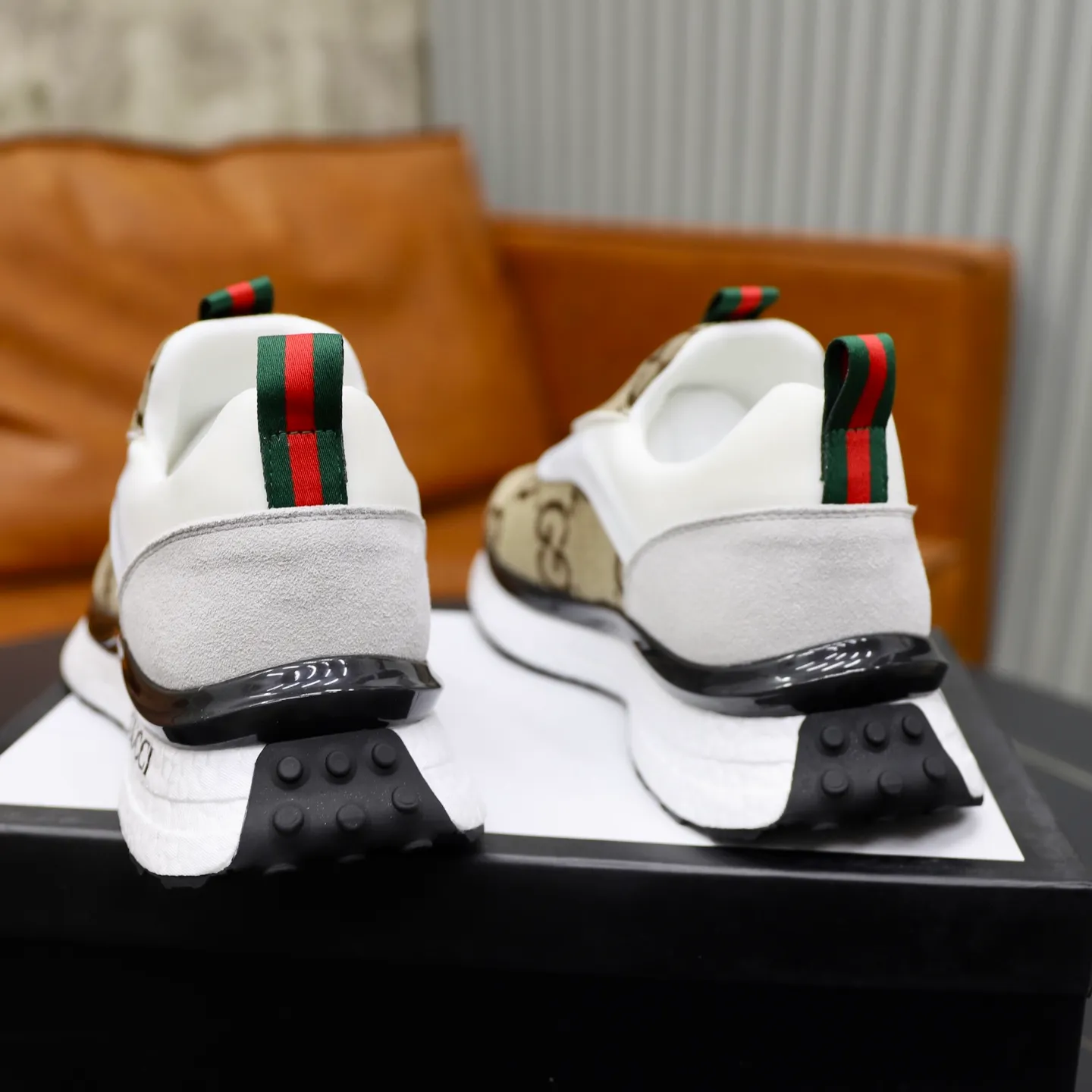 Ex-factory price: 462💰🙅‍♂️🙅‍♂️🙅‍♂️ Brand: Gucci GuCCI Standard code: 38-44 (45 customized) Grade: Same as the official website Material: Original leather stitching brand cloth Comfortable and breathable lining Lightweight and wear-resistant sports outsole Style category: Men's fashionable casual shoes Running sneakers Distinguished luxury brand elements Top luxury Color: actual picture color